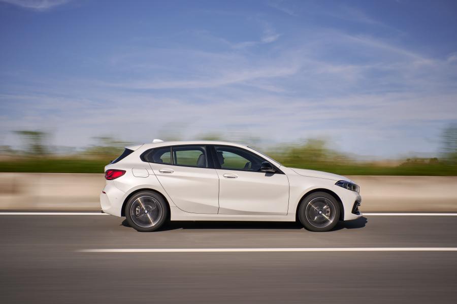  BMW 118d Sportline (F40) 2019 года  (WW) (фото 4 из 89)